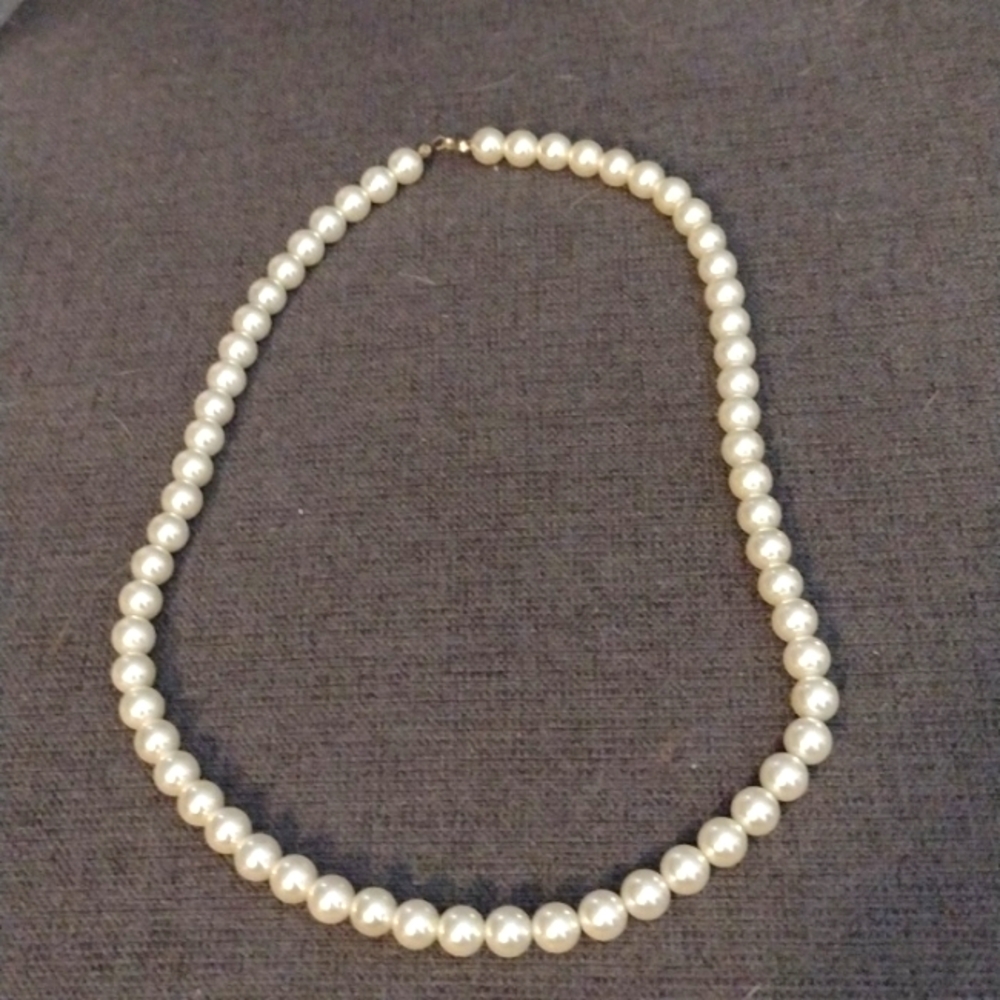 Bead necklace
